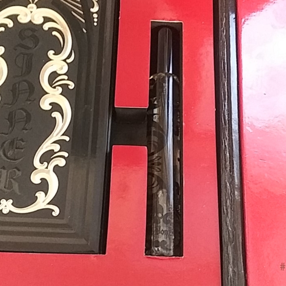 VINTAGE RARE KAT VON D SAINT + SINNER MAKEUP VAULT - Picture 9 of 11